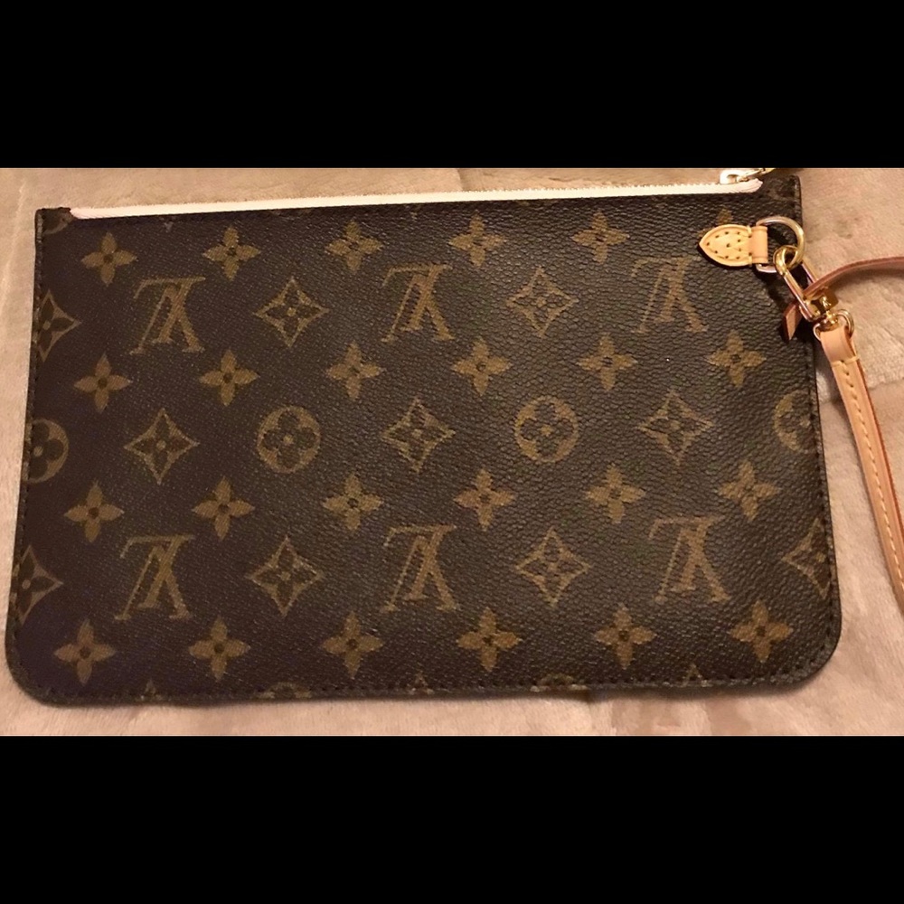 NF pouchette💢💢SOLD💢💢